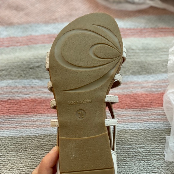 New Never Worn Journee Collection Hanni White Gladiator Sandals Size 7.5 - Picture 6 of 13